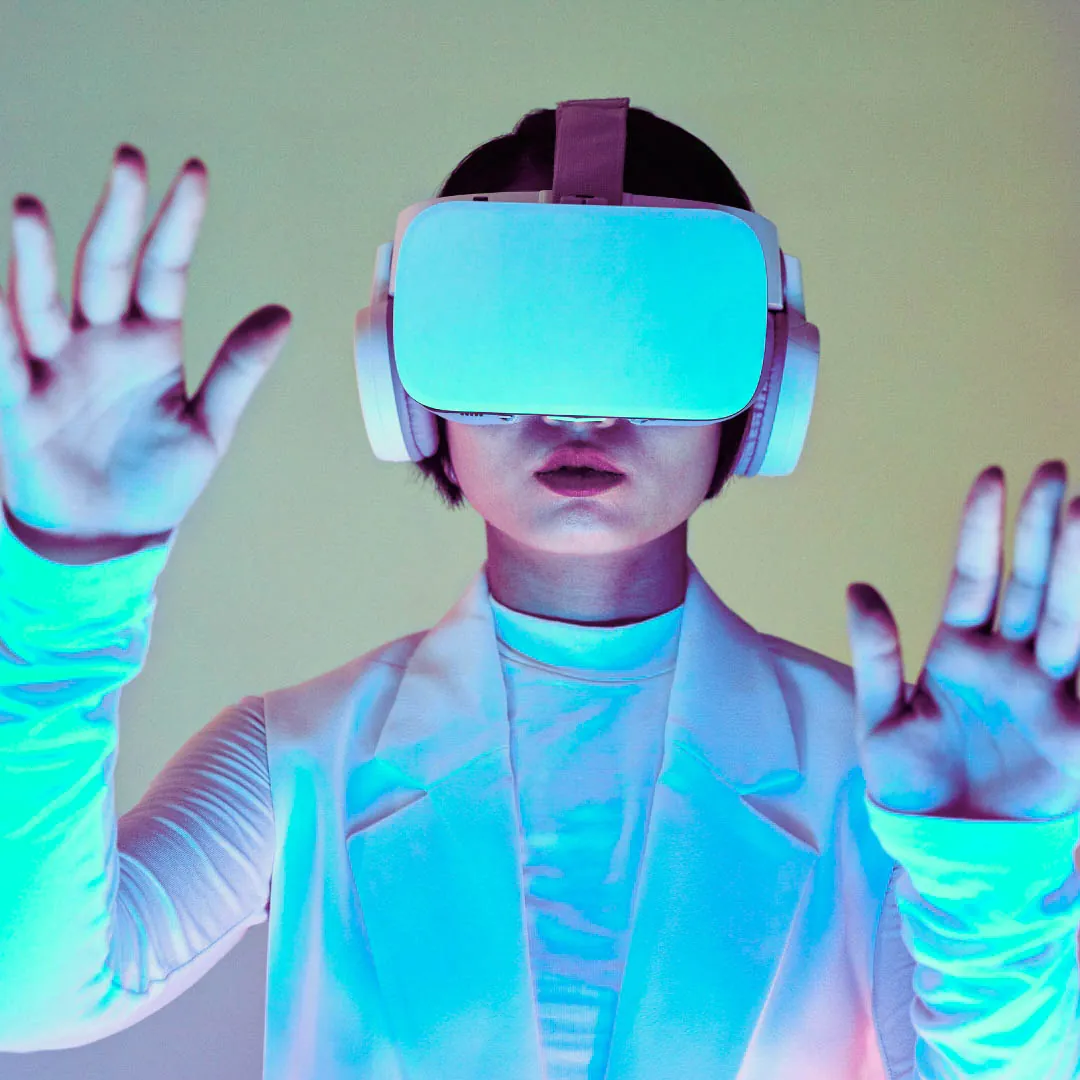 Persona con gafas de realidad virtual